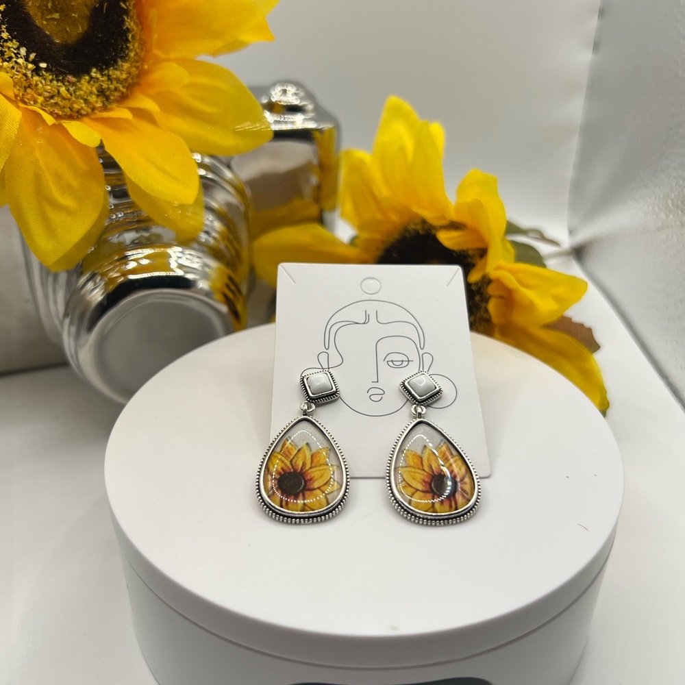 Silver Tone‎ Sunflower Earrings NEW